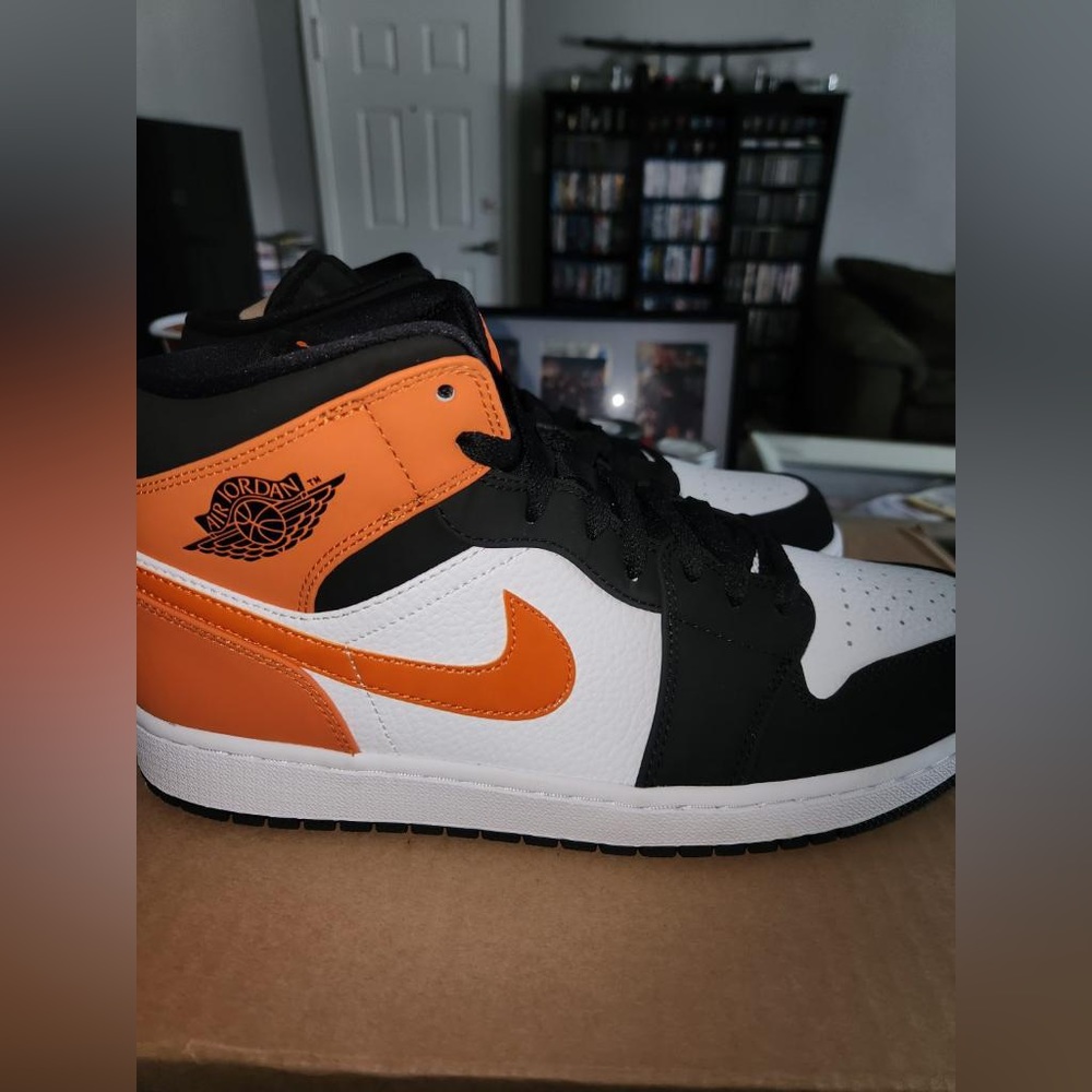Men’s Size 11 Shattered Backboard Jordan 1 Mid